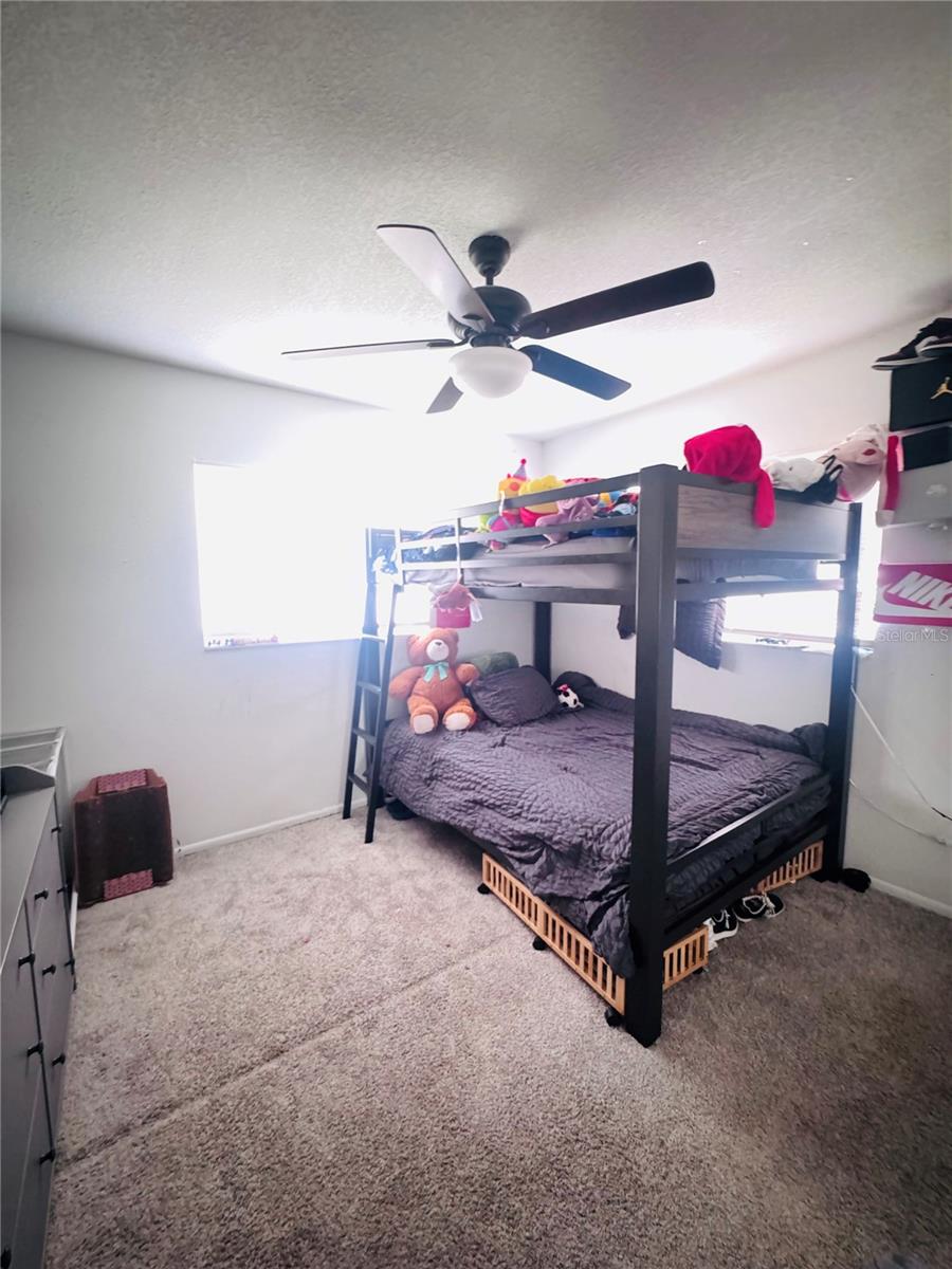 Photo 33