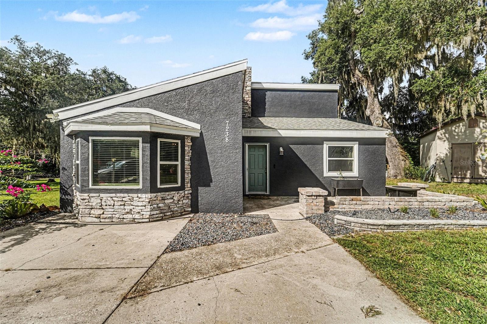 Listing photo 1 for 7238 Hillcrest St