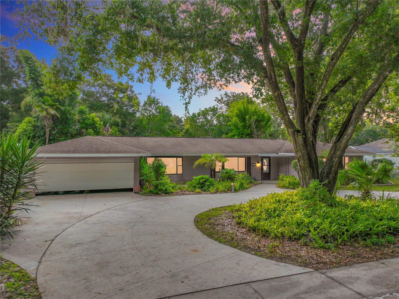 Listing photo 1 for 300 Pinecrest Rd