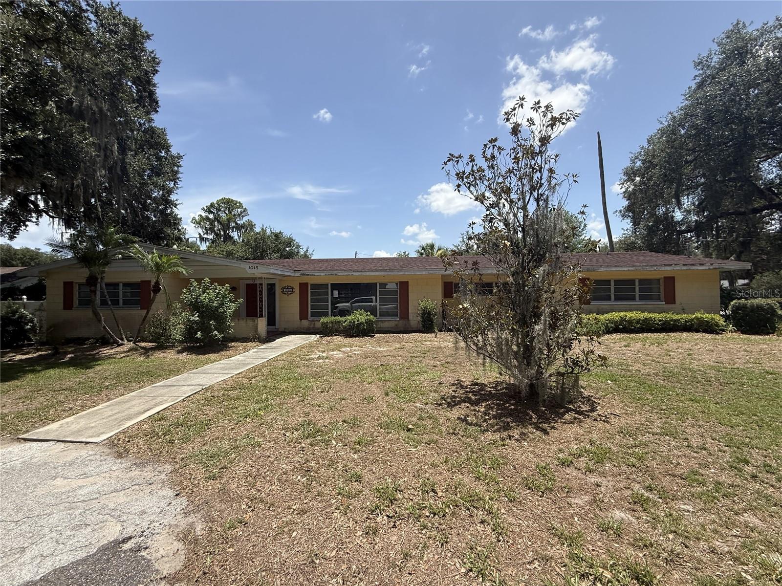 Listing photo 1 for 1015 E Mann Rd