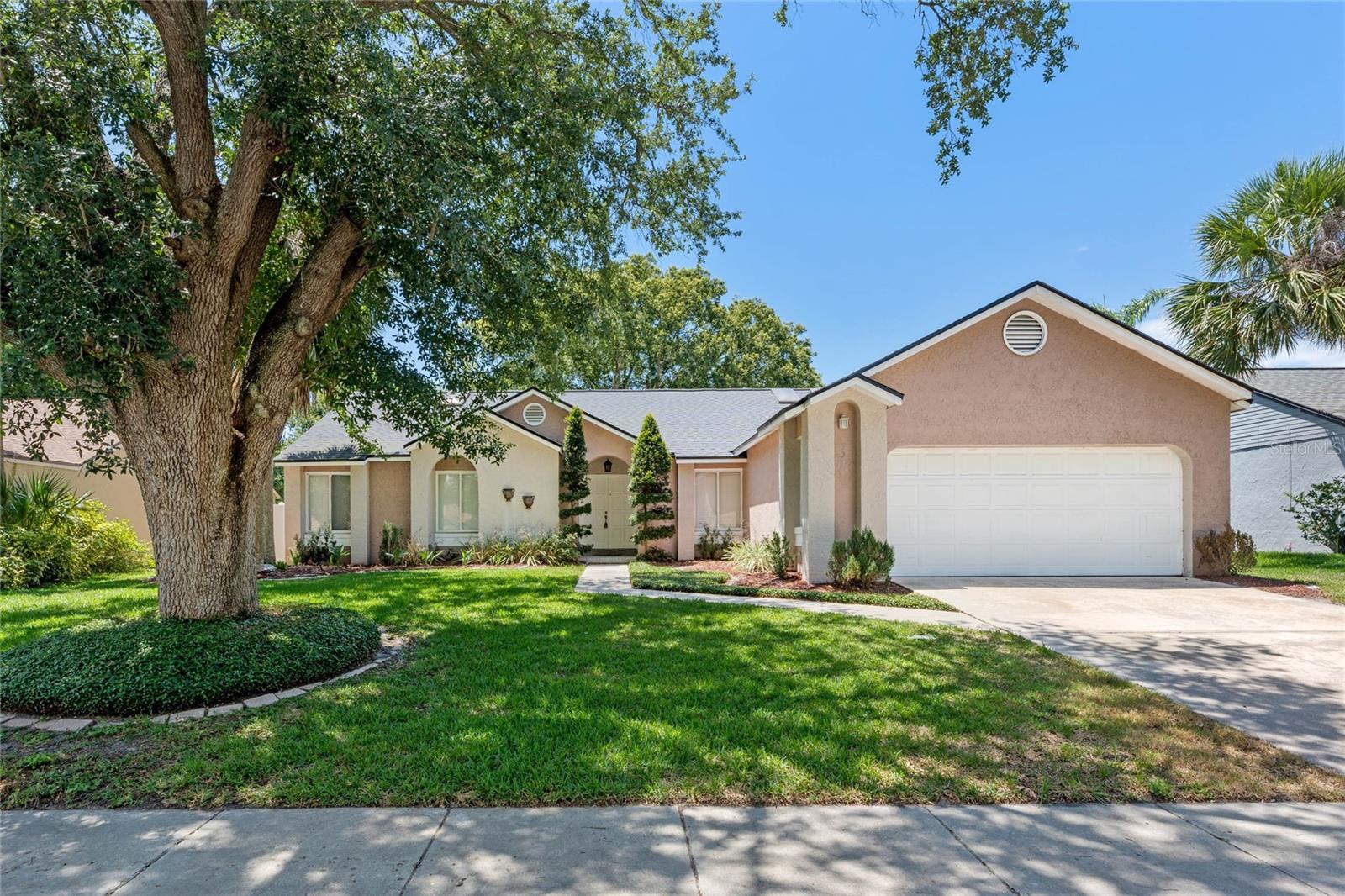 521 LAKESHORE CIRCLE