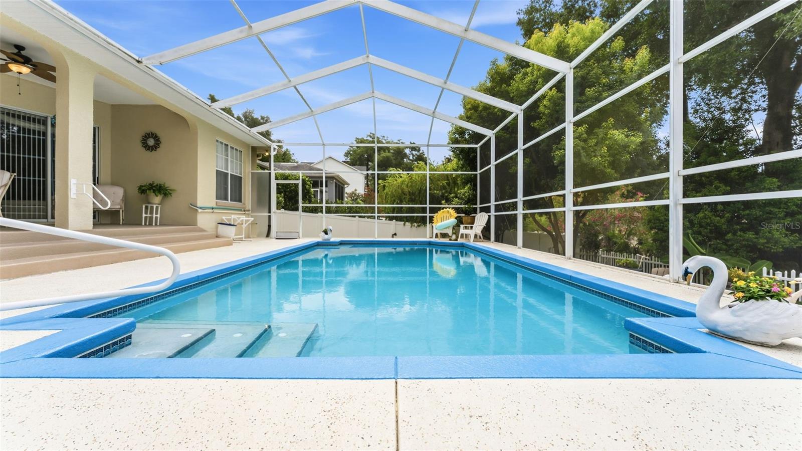 Listing photo 2 for 5539 Bloomfield Blvd