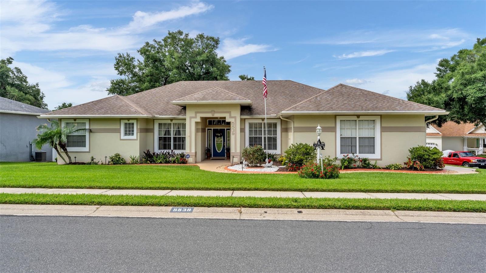 Listing photo 1 for 5539 Bloomfield Blvd