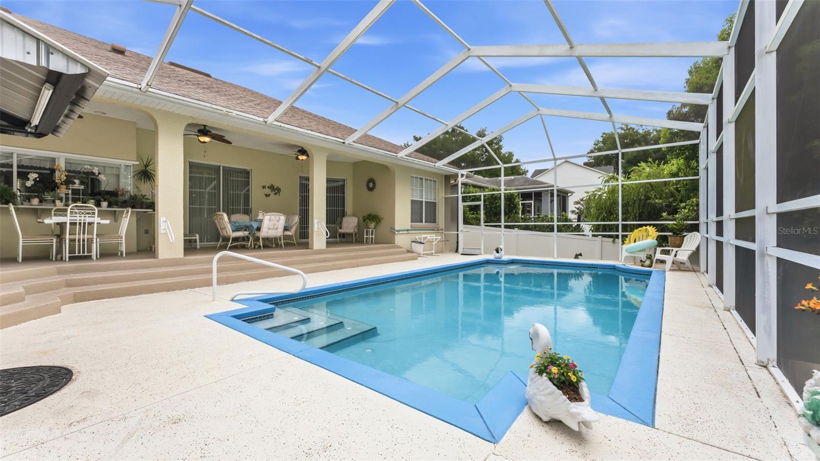 Listing photo 3 for 5539 Bloomfield Blvd