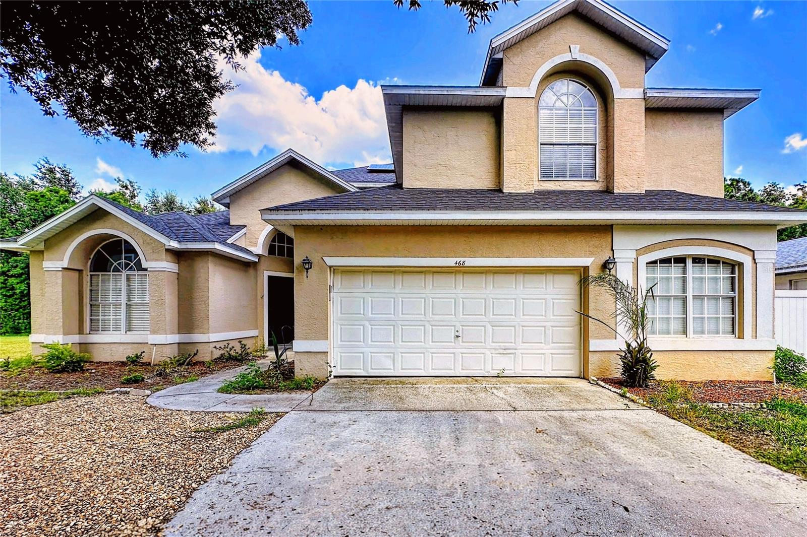 Listing photo 1 for 468 Pinewood Dr