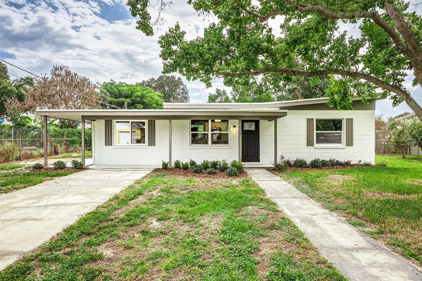 Listing photo 1 for 526 Victoria Blvd