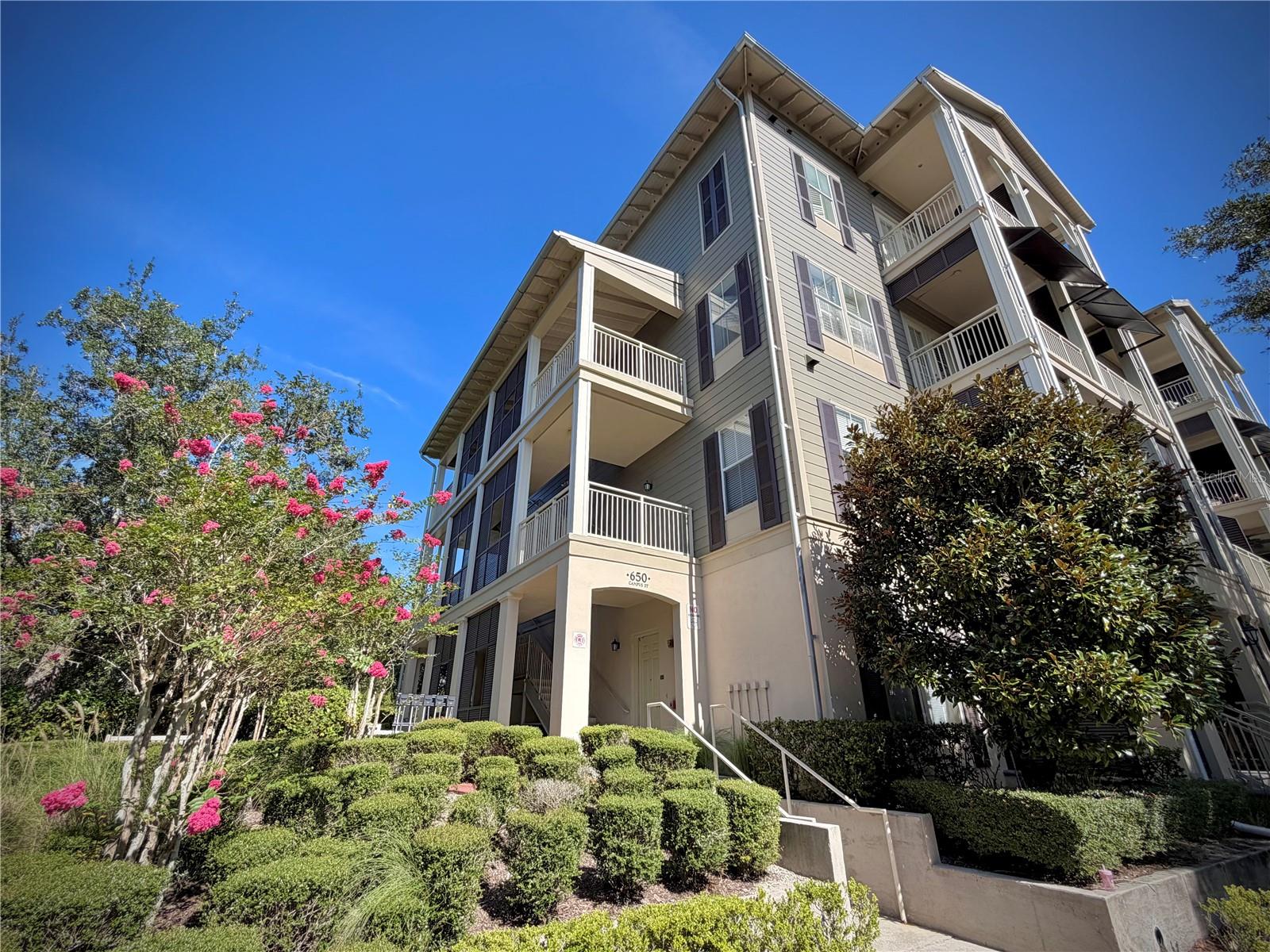 650 CAMPUS STREET Unit 204
