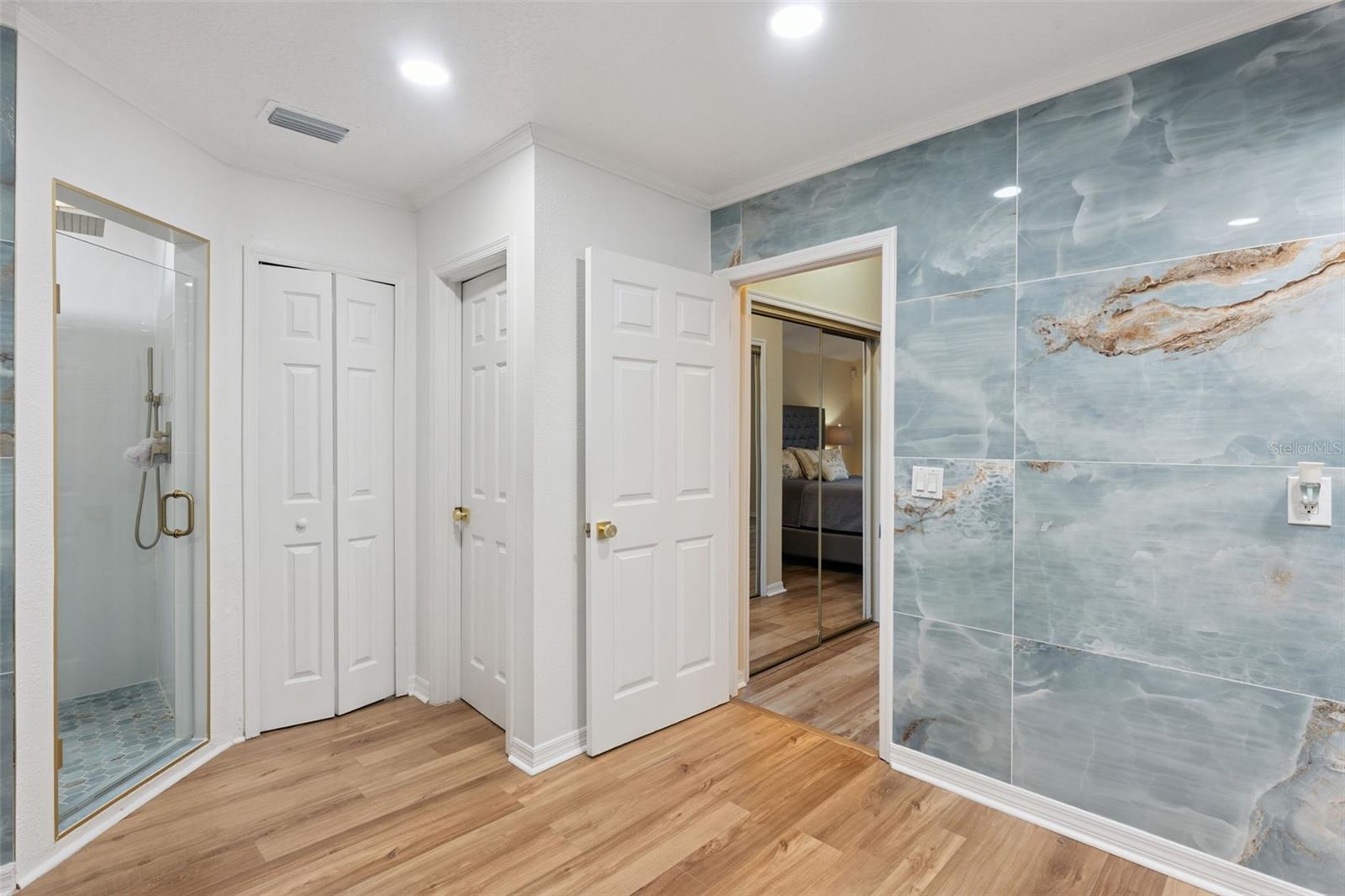 Photo 32