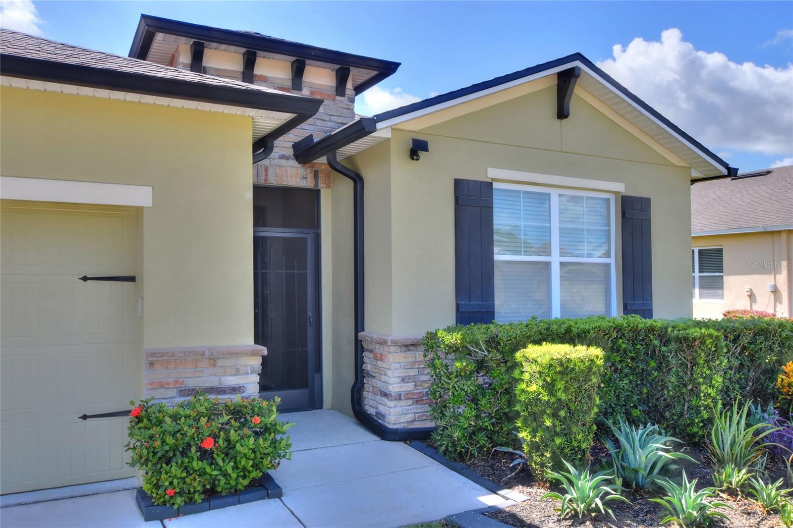 Listing photo 1 for 5852 Marsh Landing Dr