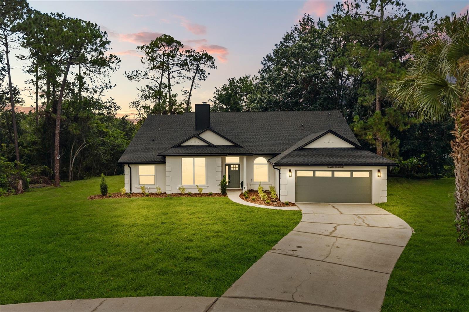700 W PINEWOOD COURT
