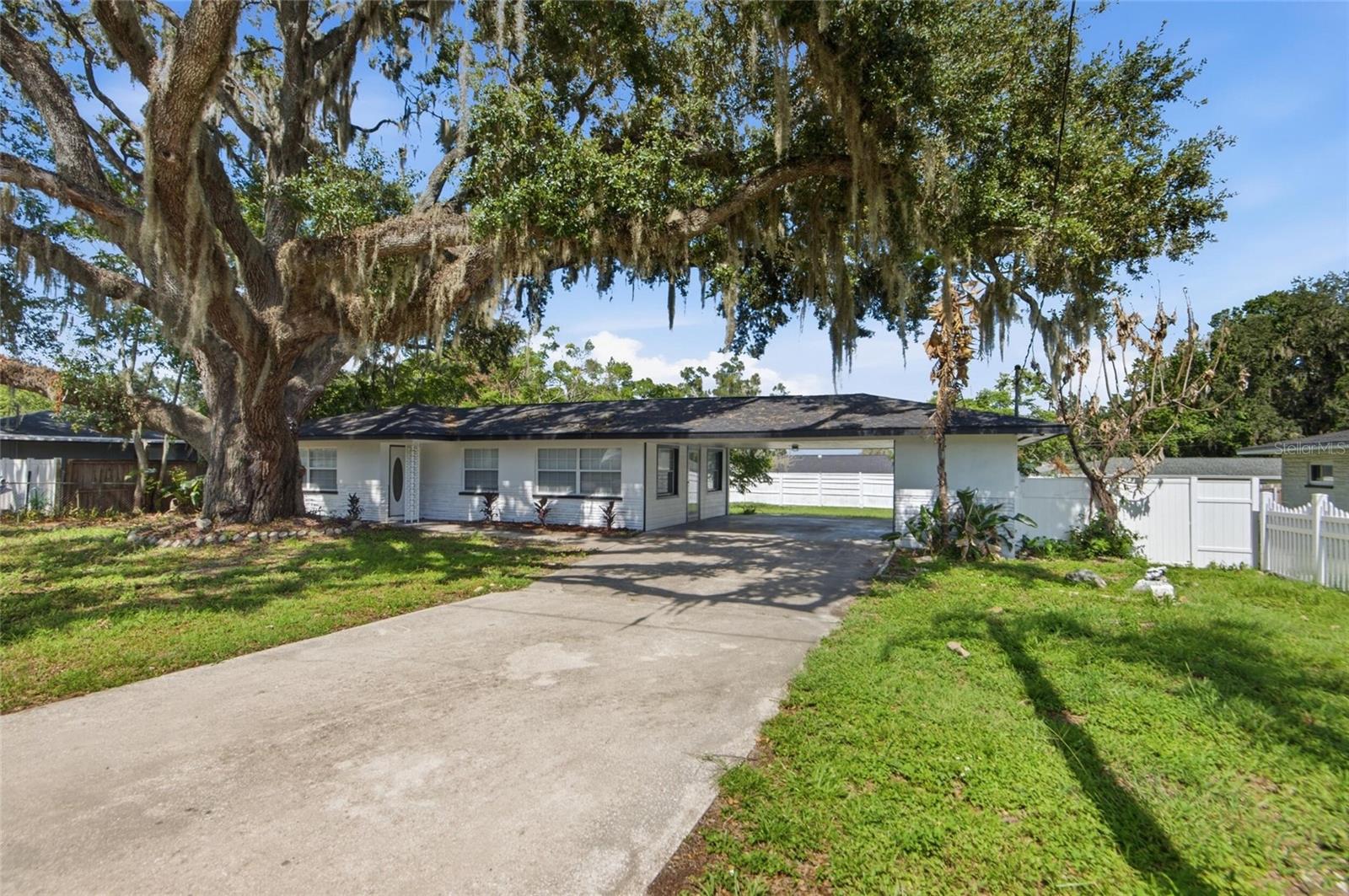 Listing photo 1 for 5511 Craig Dr