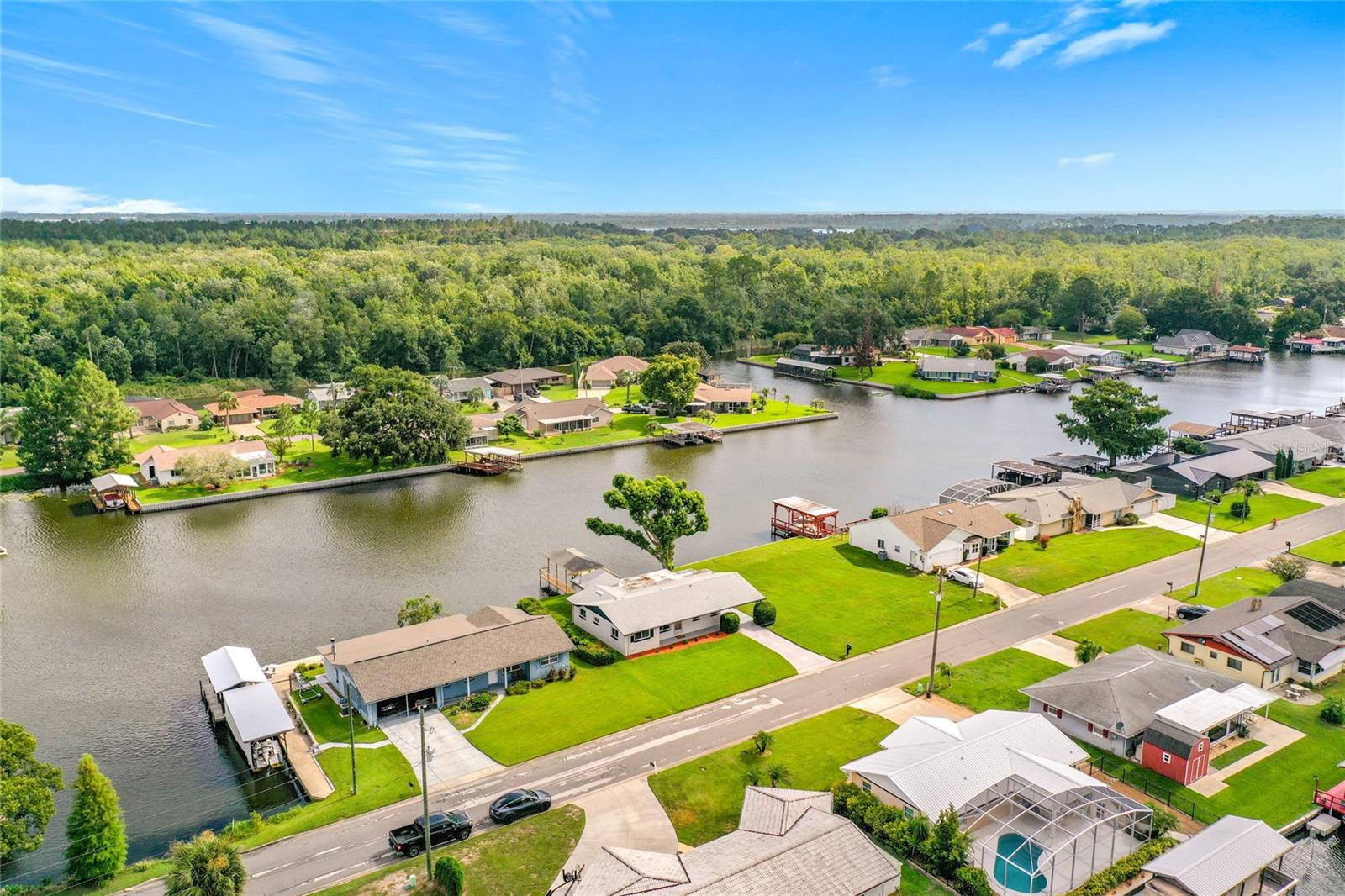 Listing photo 3 for 13225 Country Club Dr
