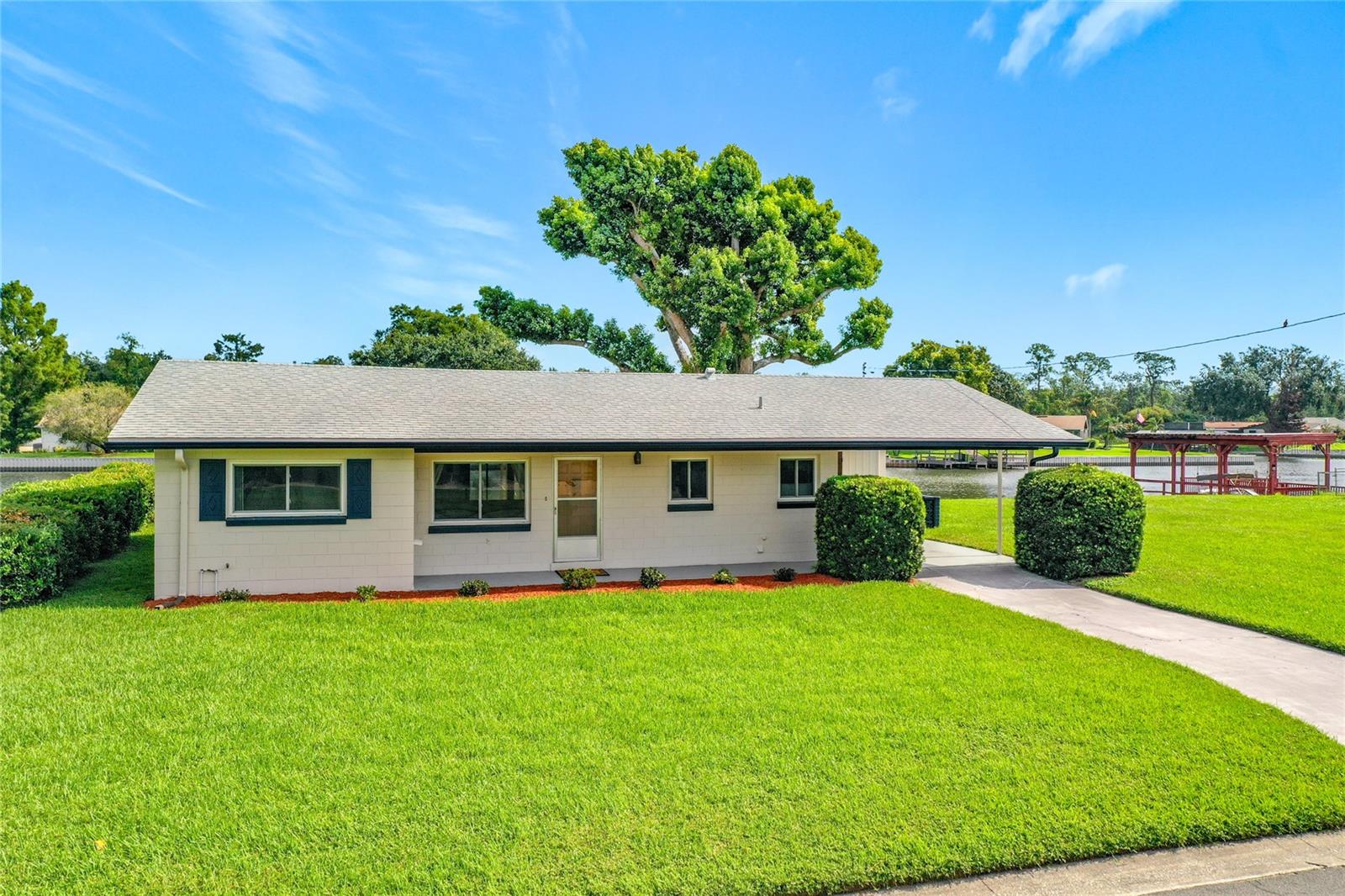 Listing photo 1 for 13225 Country Club Dr