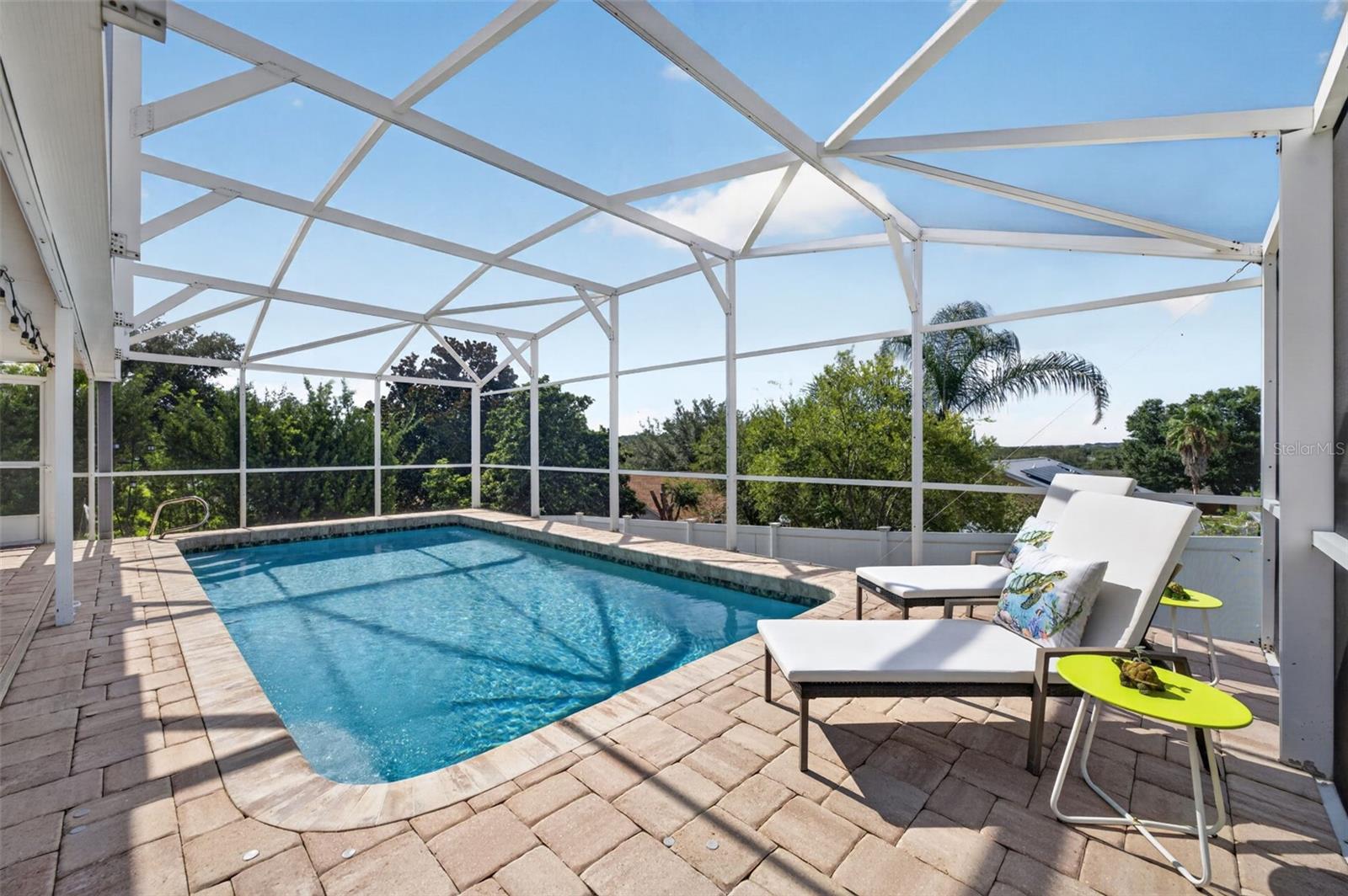 Listing photo 2 for 1390 Willow Crest Dr