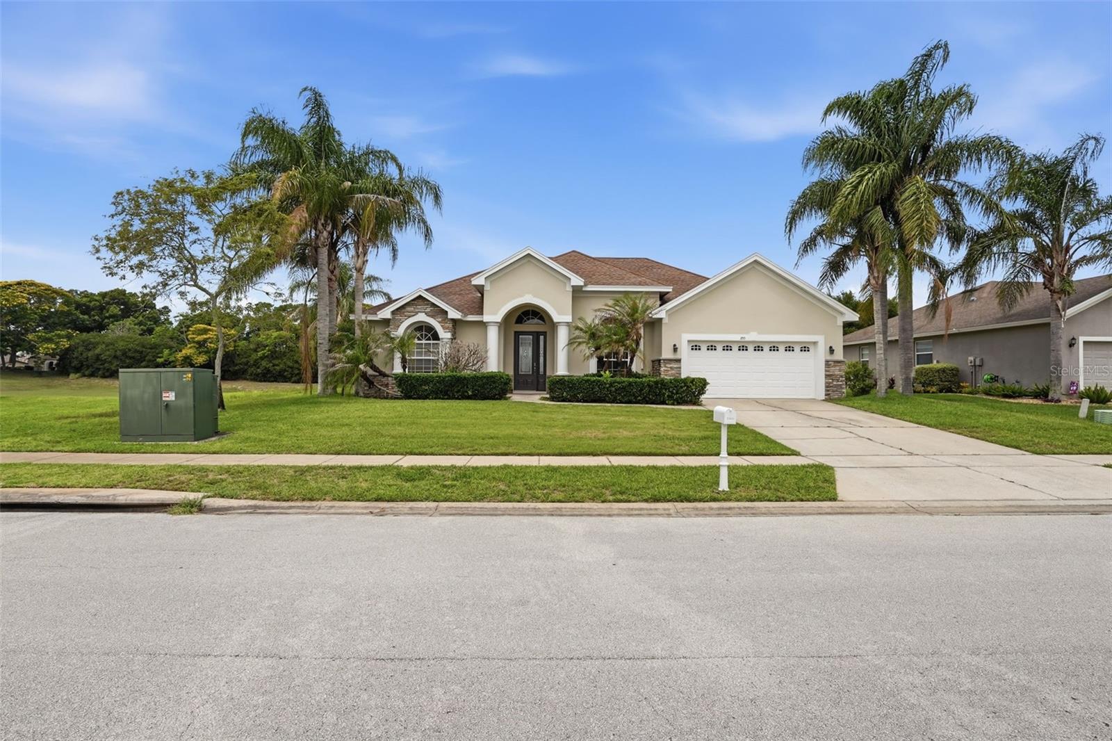 Listing photo 1 for 200 Lake Arietta Ct