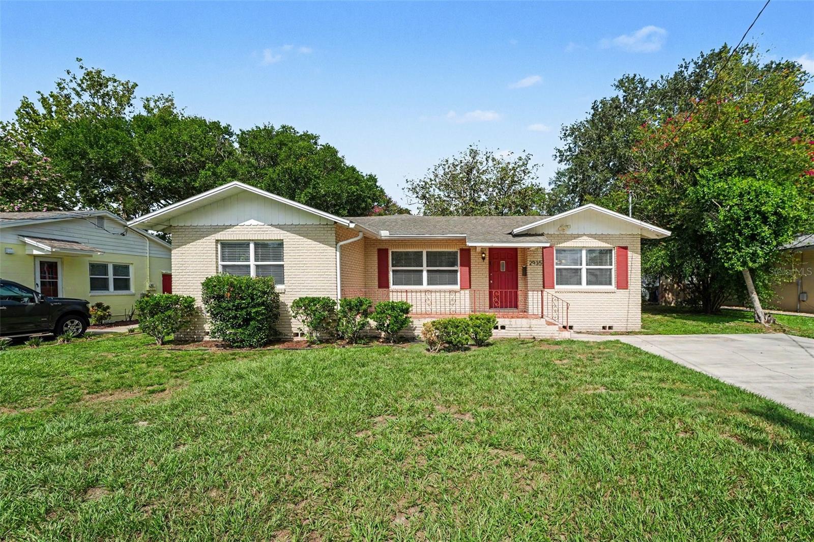 Listing photo 1 for 2935 Woodland Hills Ave