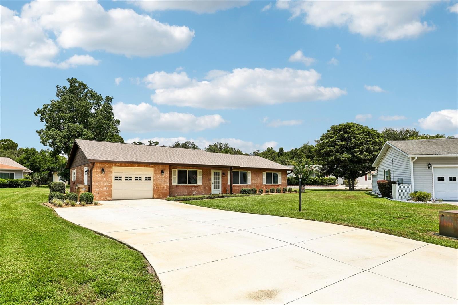 Listing photo 3 for 70 Stone Haven Ct