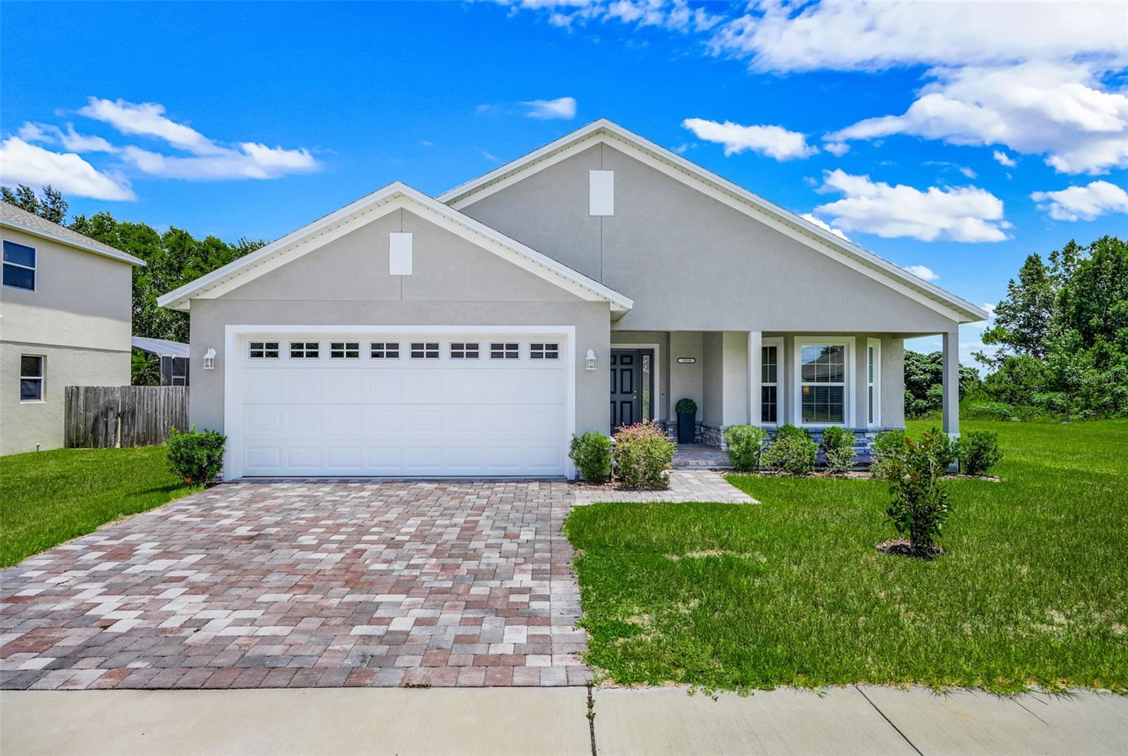 Listing photo 1 for 3050 Sunscape Ter