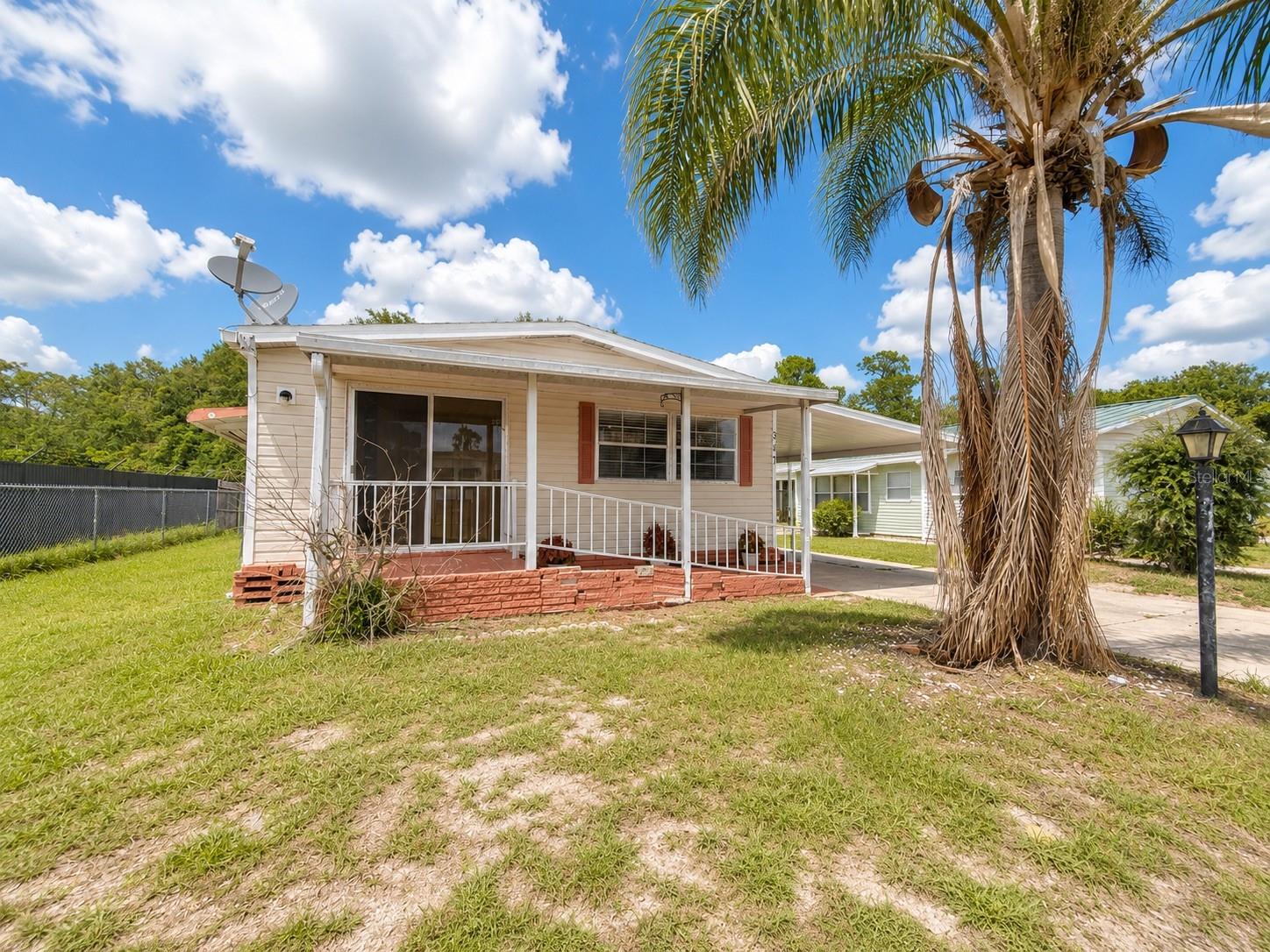 Listing photo 2 for 347 Canal Ct