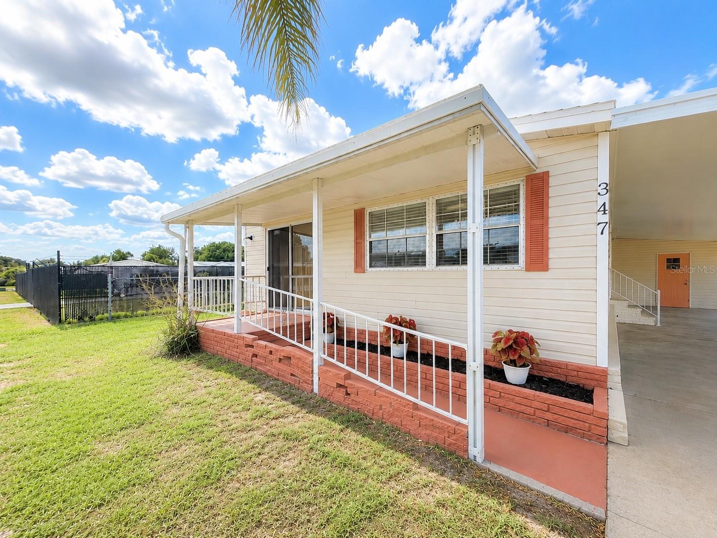 Listing photo 3 for 347 Canal Ct