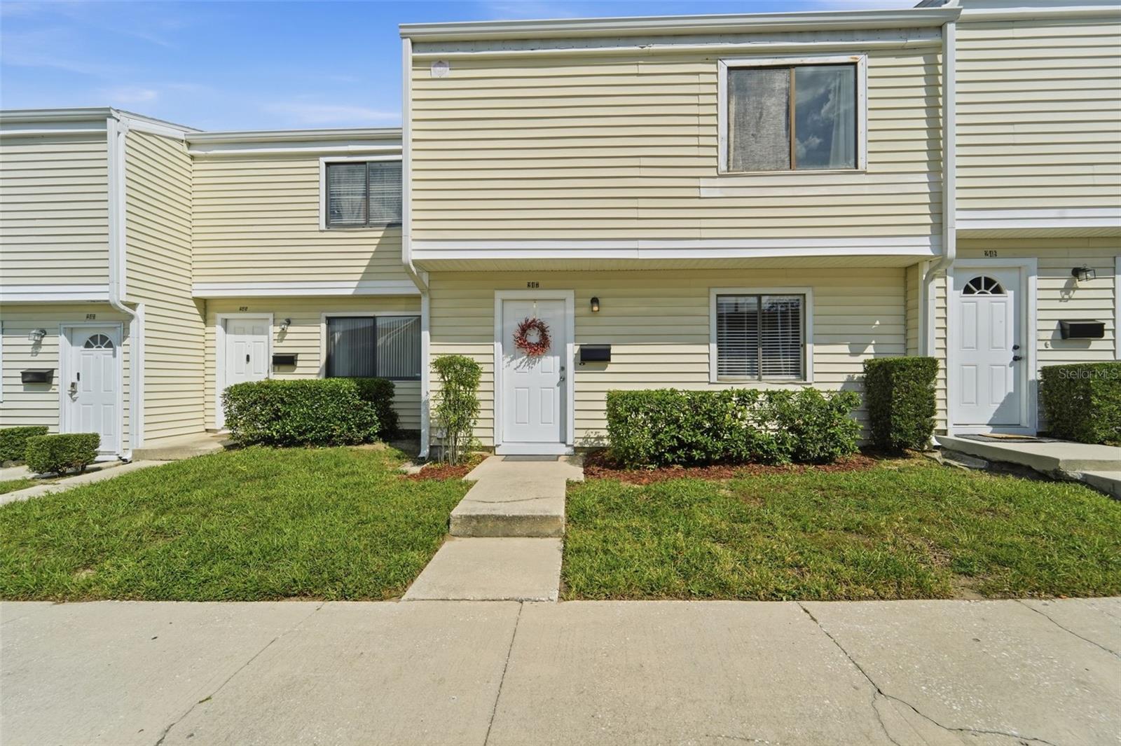 Listing photo 3 for 247 Debora Ct #247