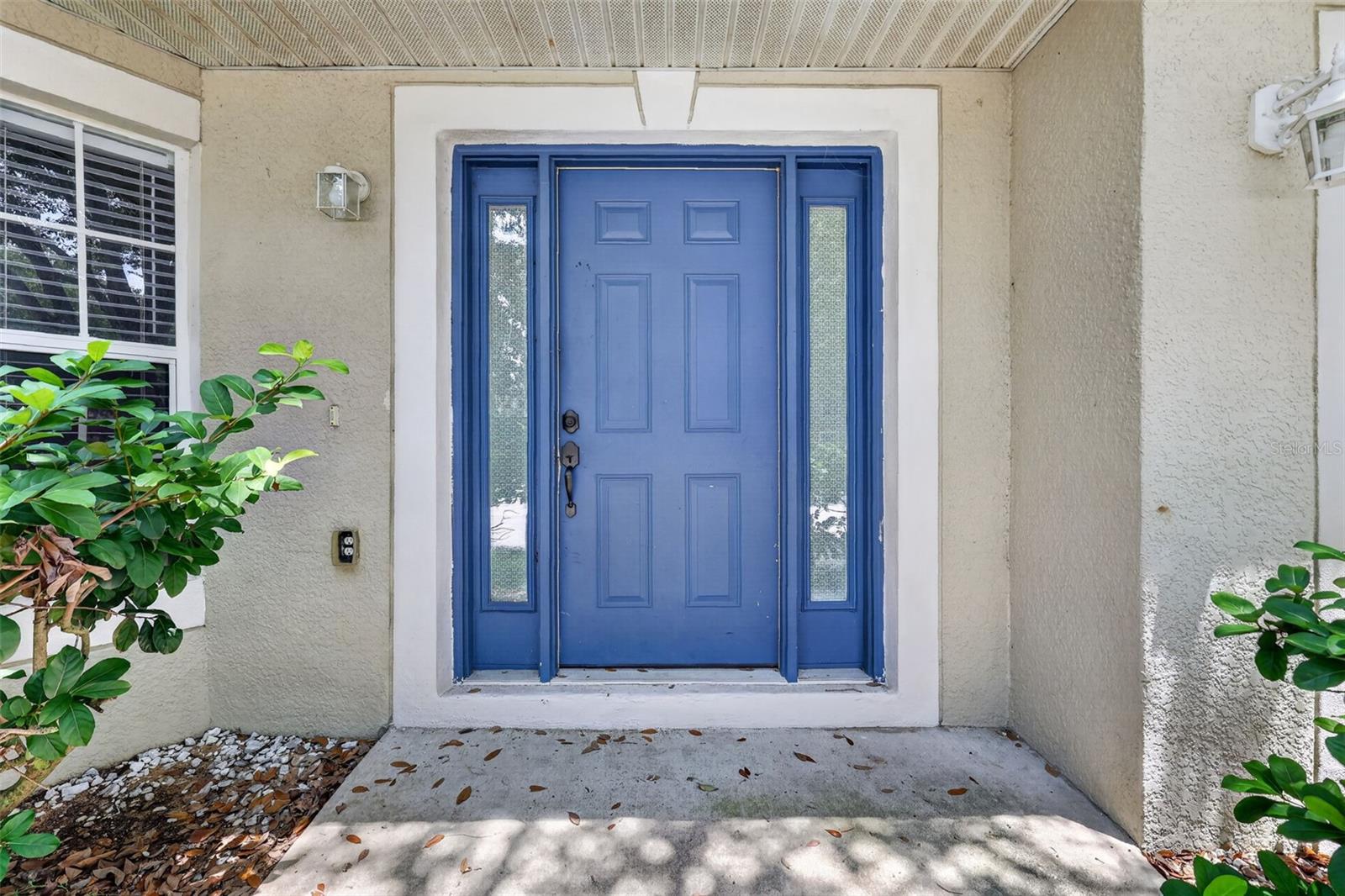 Listing photo 2 for 2225 Sandridge Cir