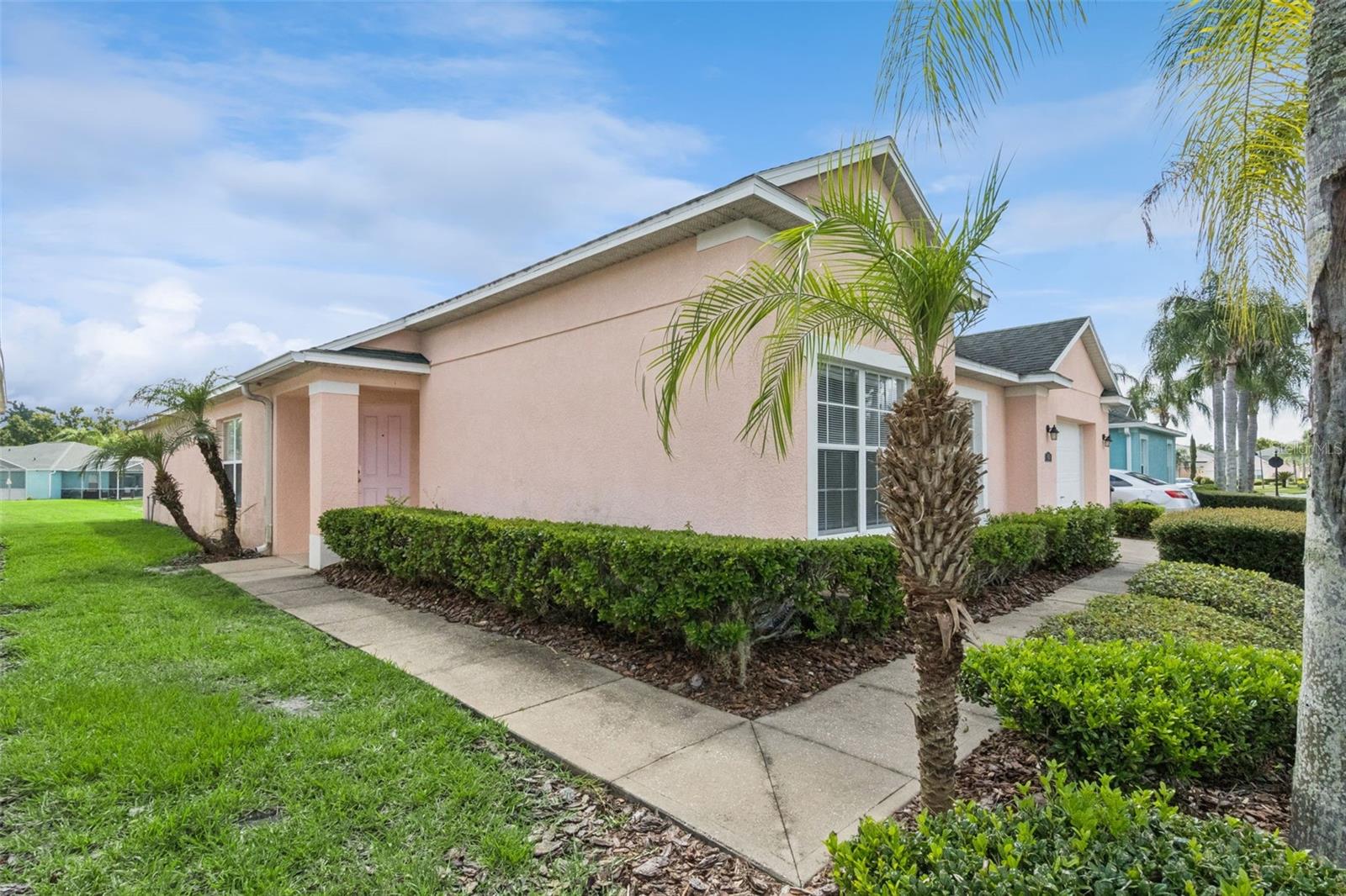 Listing photo 3 for 621 Reserve Dr