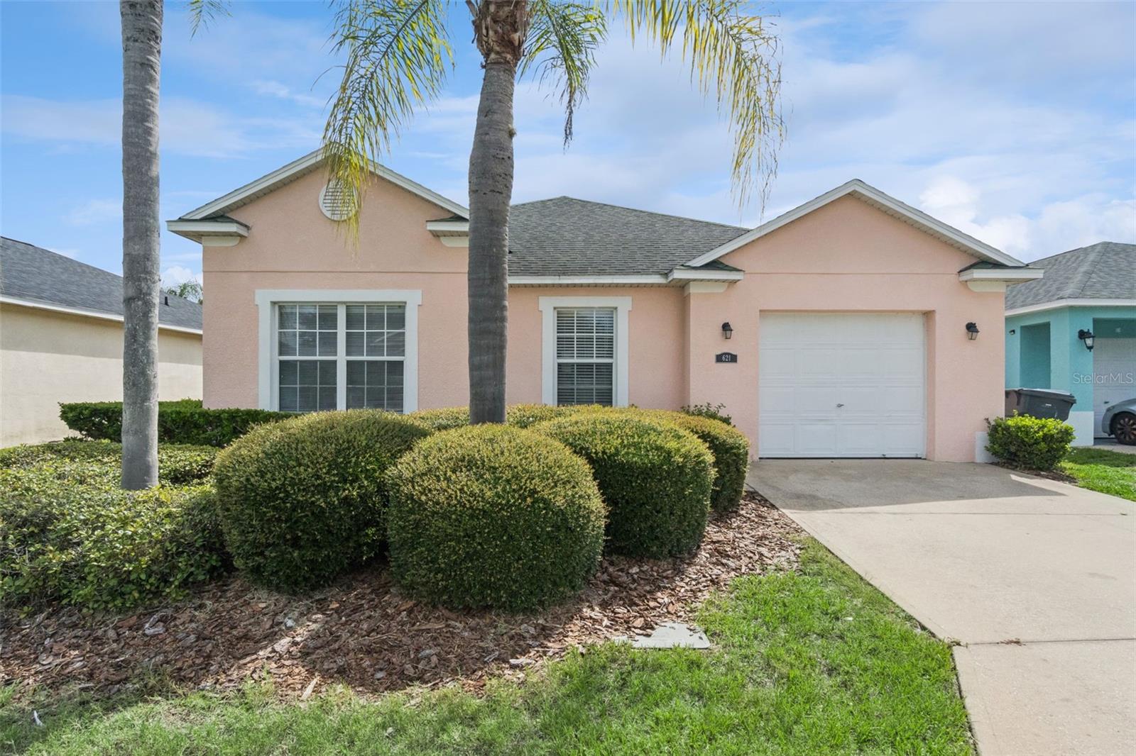 Listing photo 1 for 621 Reserve Dr
