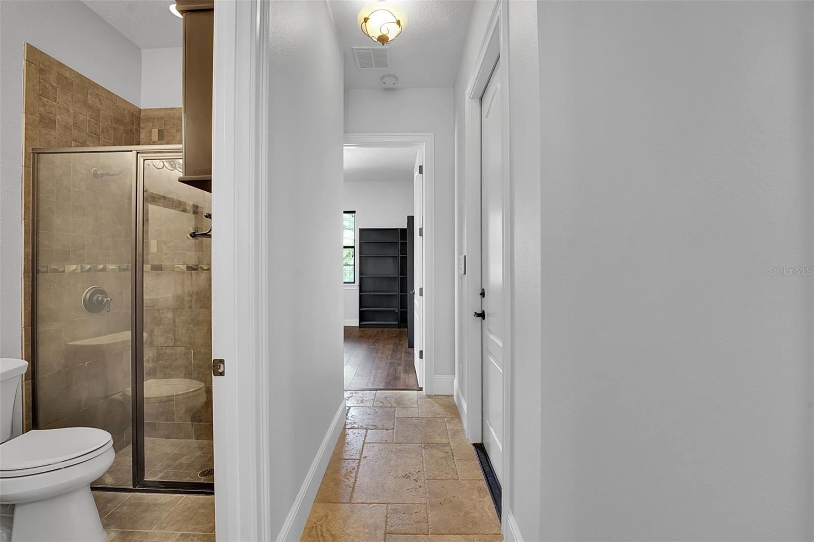 Photo 33