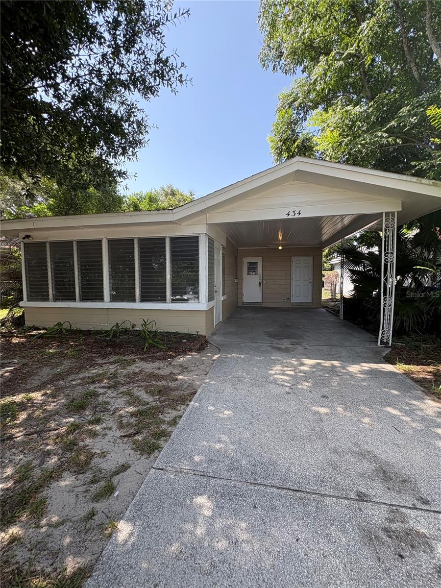 Listing photo 1 for 434 Avenue D Se