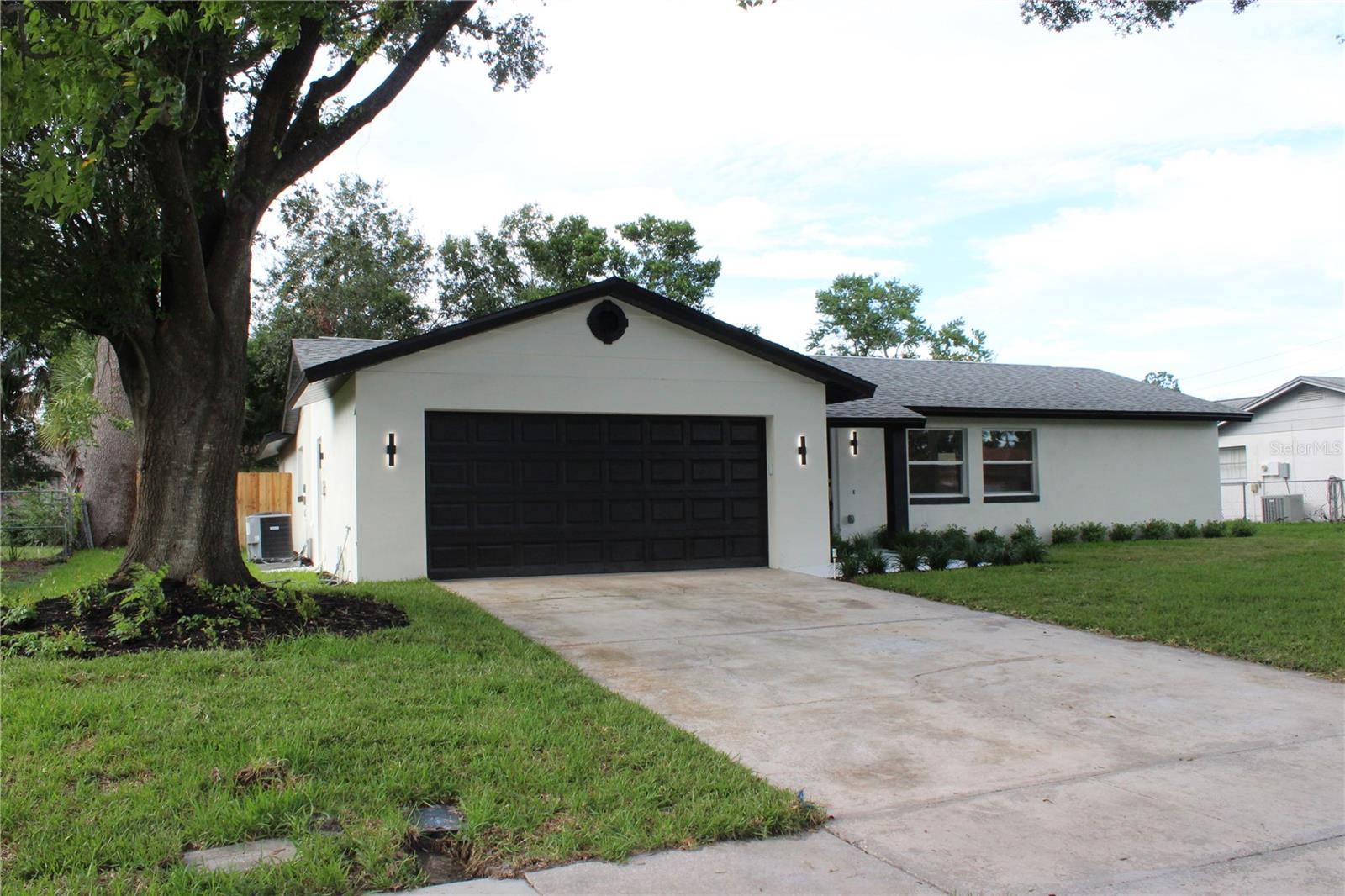 7015 CRESTLAKE DRIVE