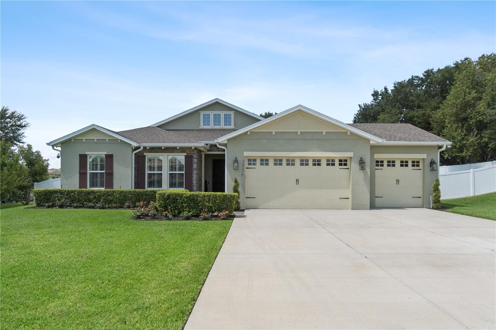 Listing photo 1 for 2336 Zaltana Cir