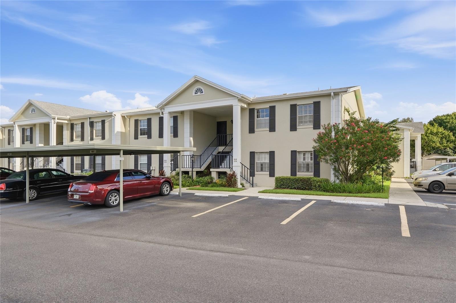 Listing photo 1 for 689 Lake Howard Dr Nw #213