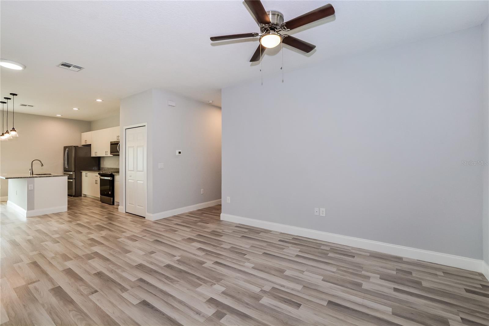 Listing photo 3 for 102 Conch Way