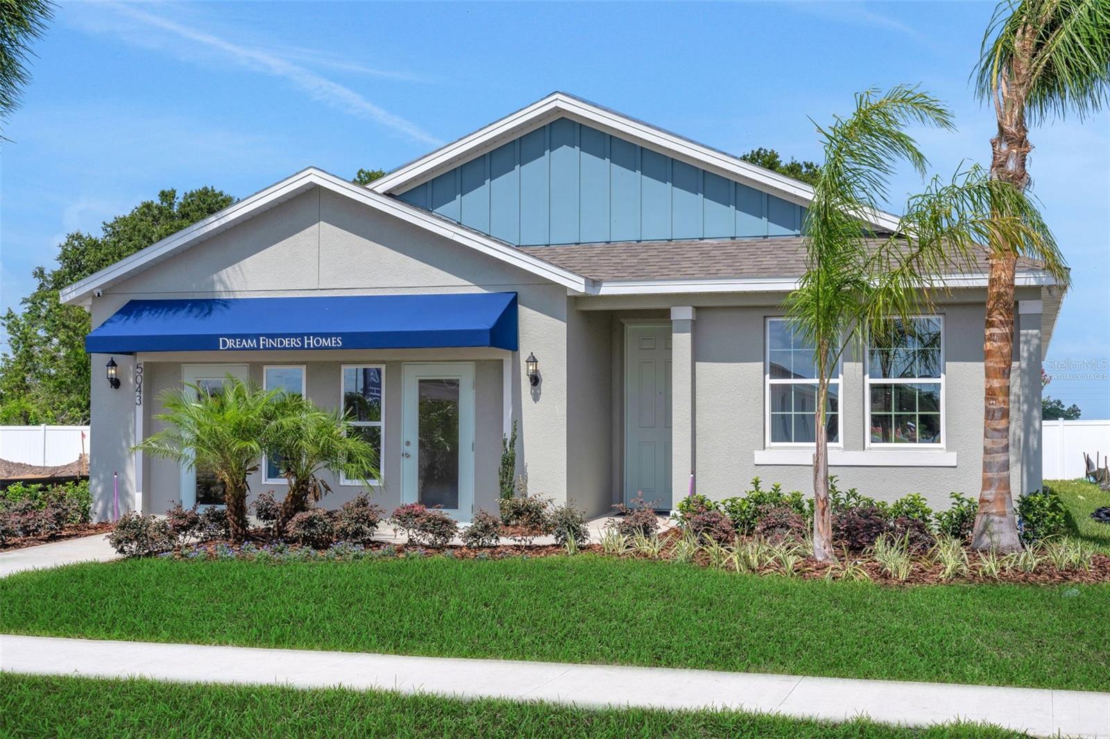 Listing photo 1 for 296 Meredith Blvd