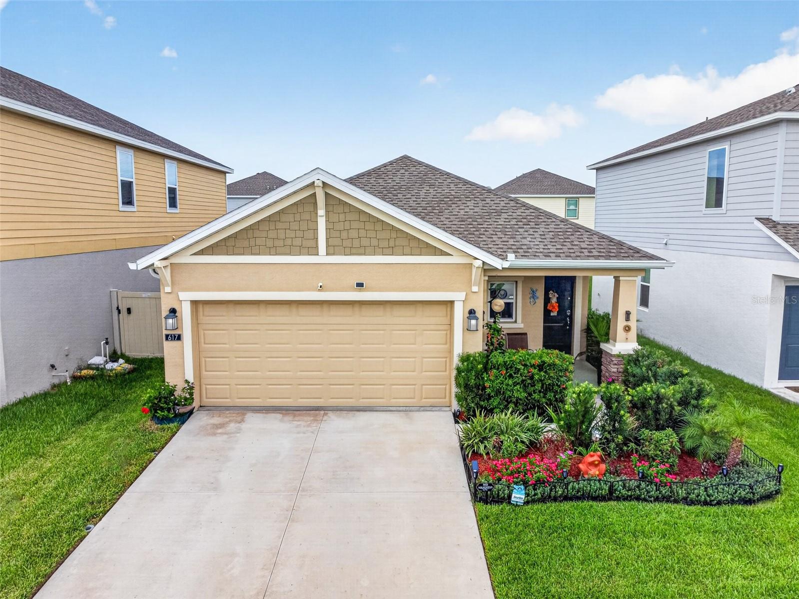 Listing photo 1 for 617 Trotters Dr