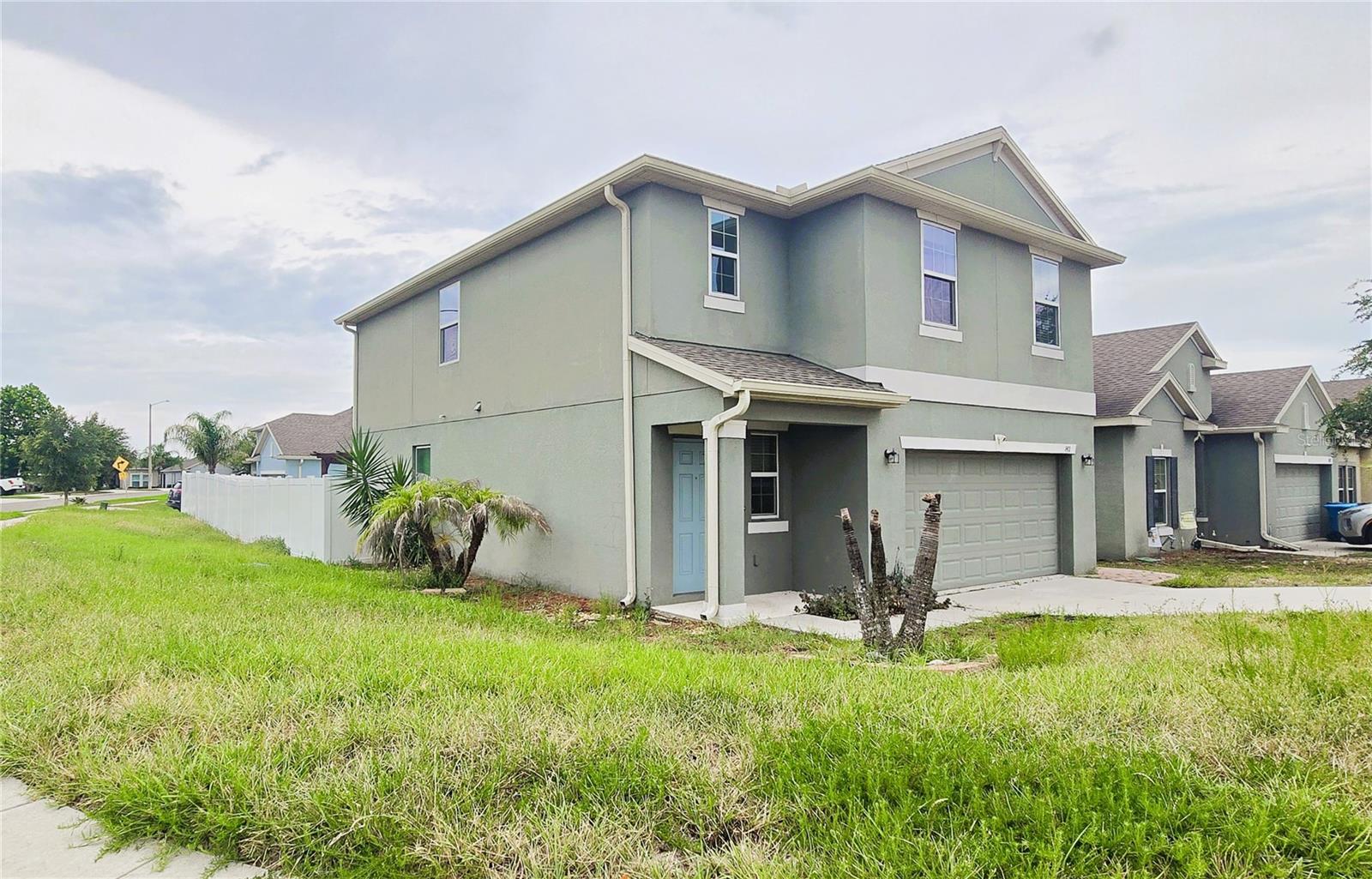 Listing photo 3 for 1411 Woodlark Dr