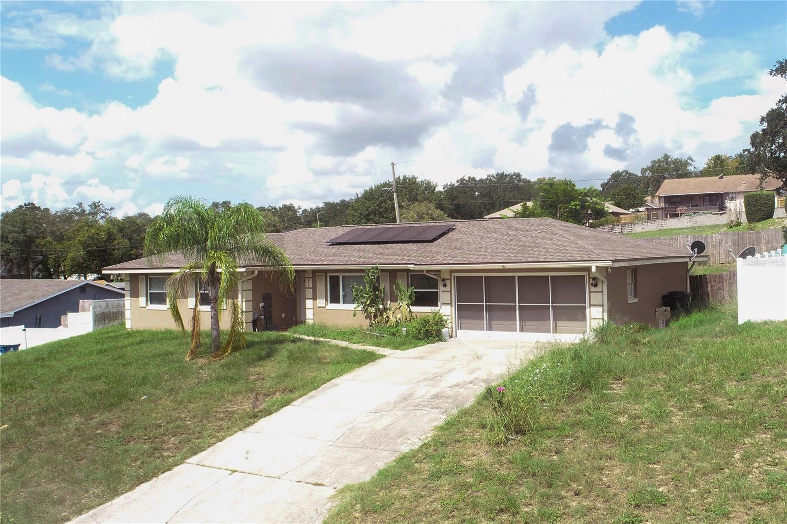 Listing photo 1 for 841 Brentwood Dr