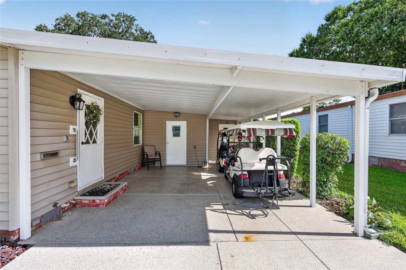 Listing photo 3 for 1215 Panama Pl