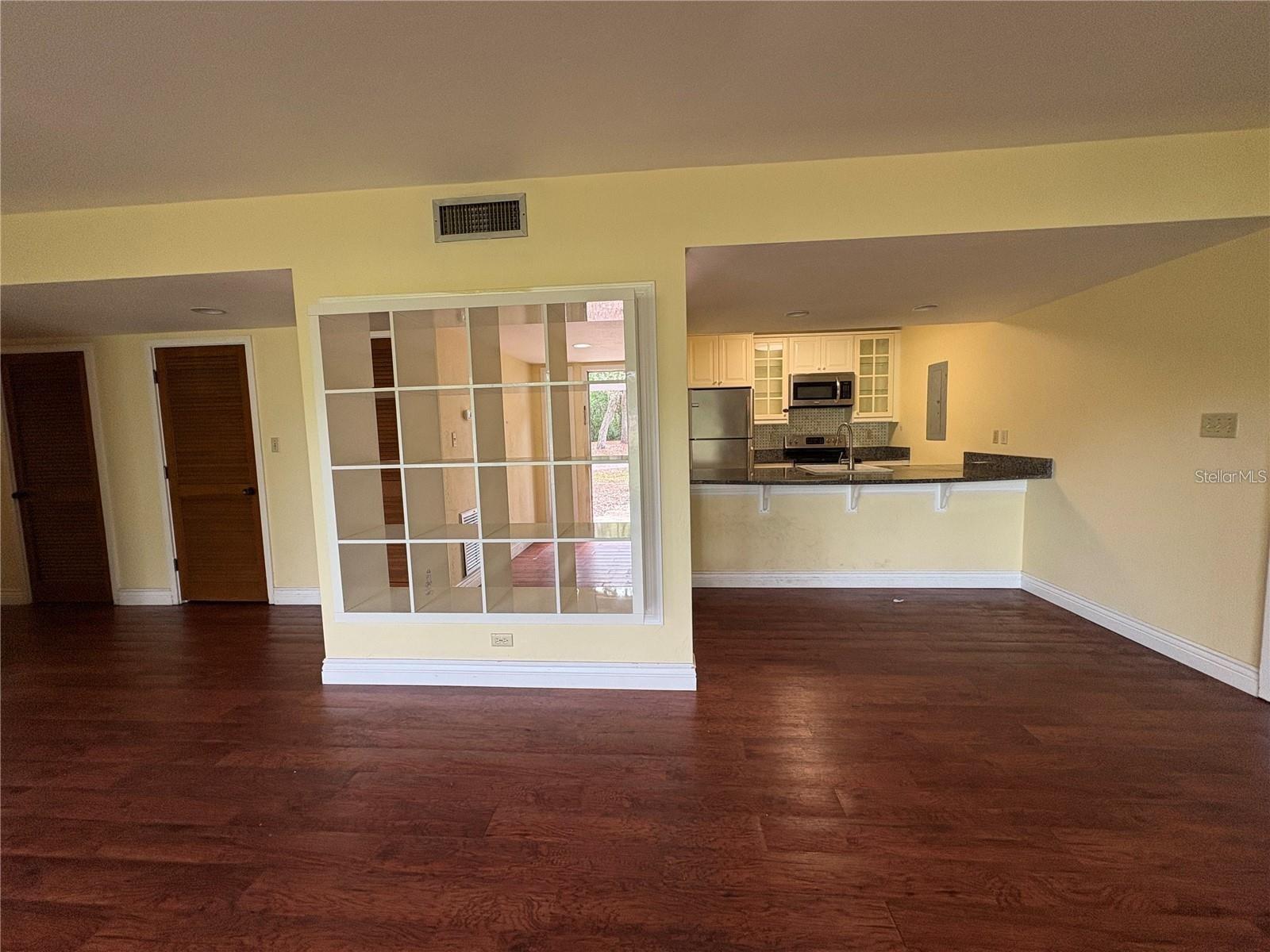 Listing photo 3 for 193 Palm View Ct #3453/4