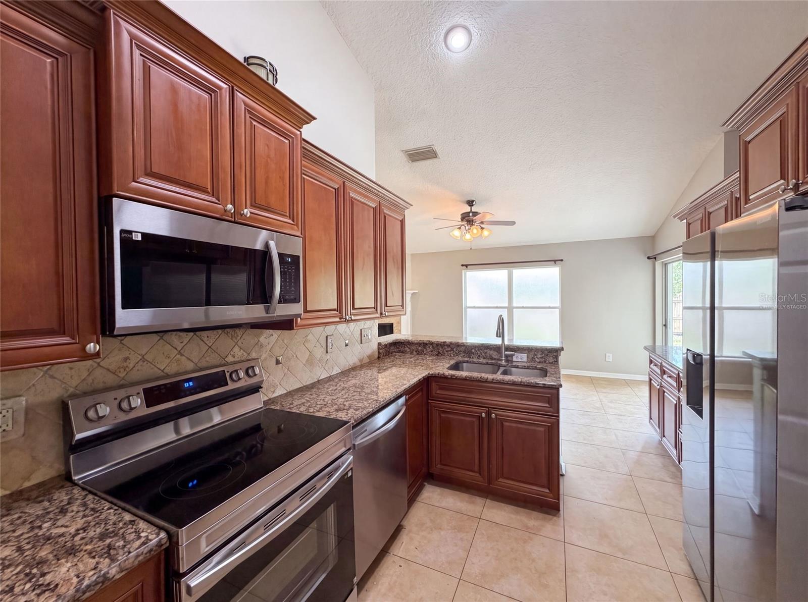 Listing photo 2 for 17802 Jefferson St