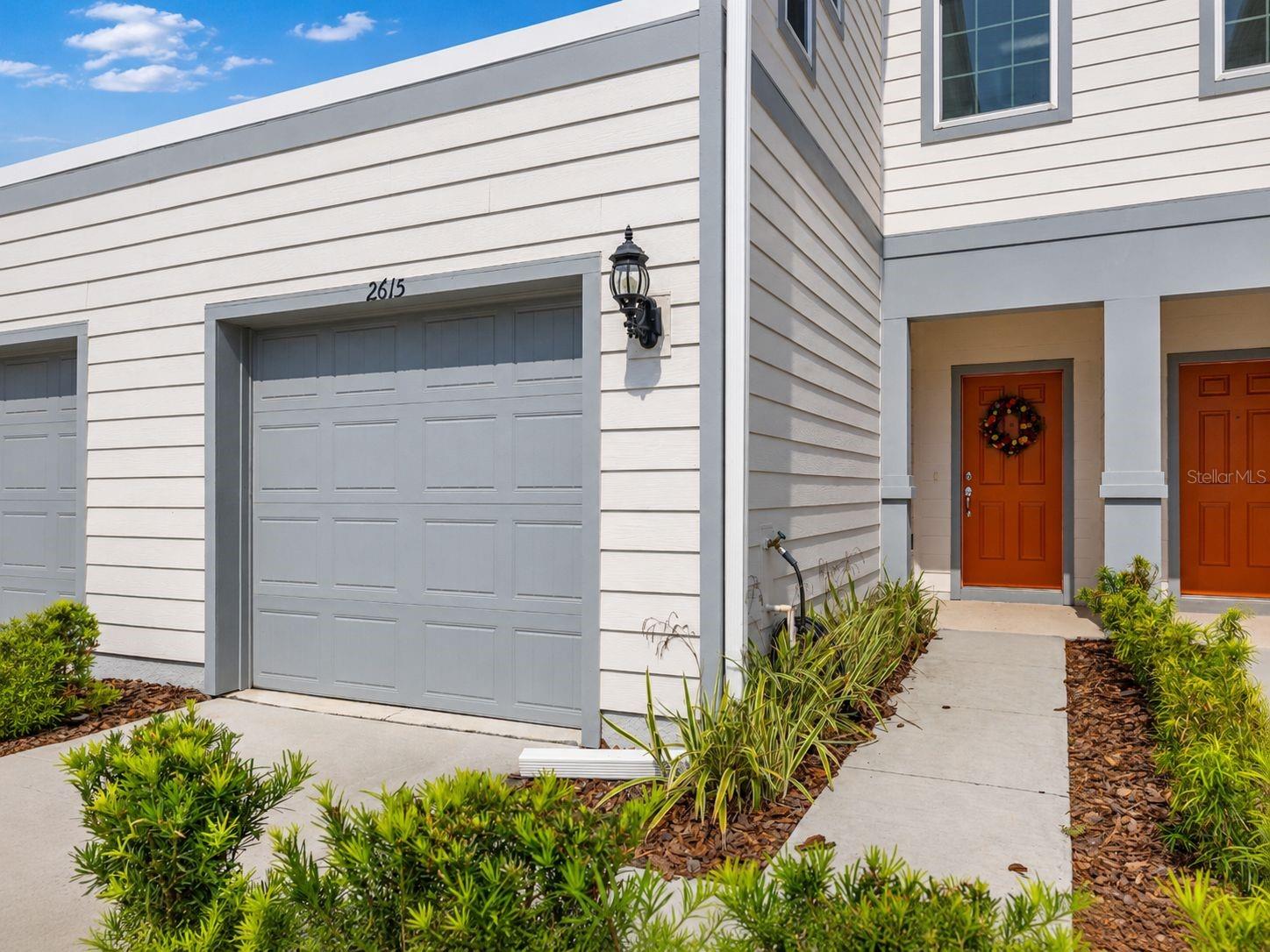 Listing photo 2 for 2615 Winsome Way