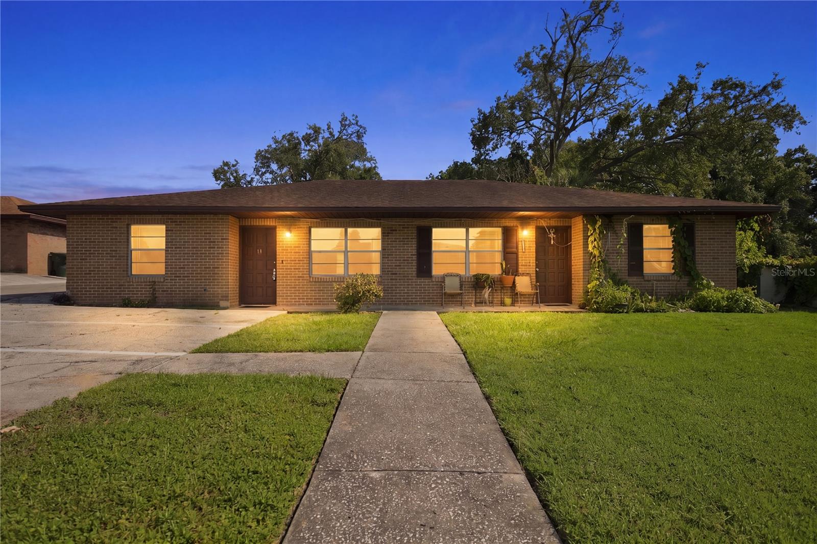 Listing photo 1 for 101 Lake Hunter Dr #11