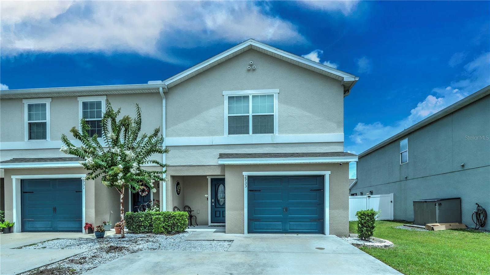 2933 FIELDWOOD CIRCLE