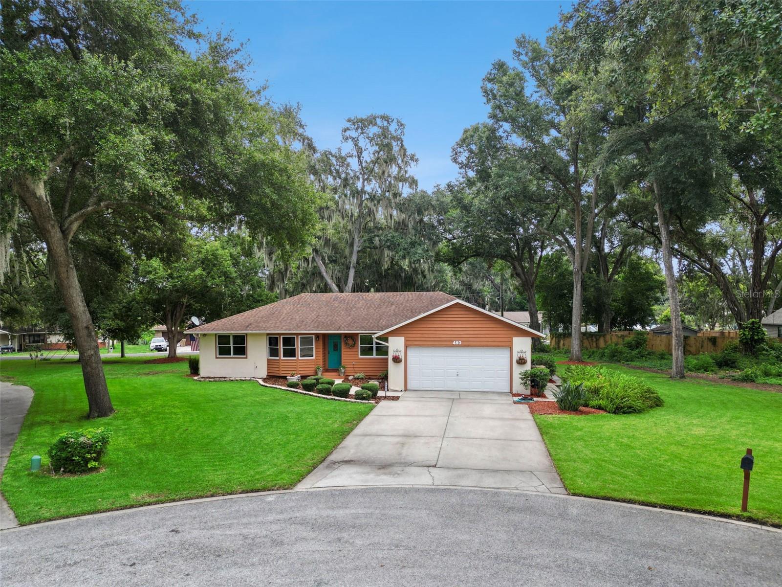 Listing photo 3 for 480 Lake Forest Cir