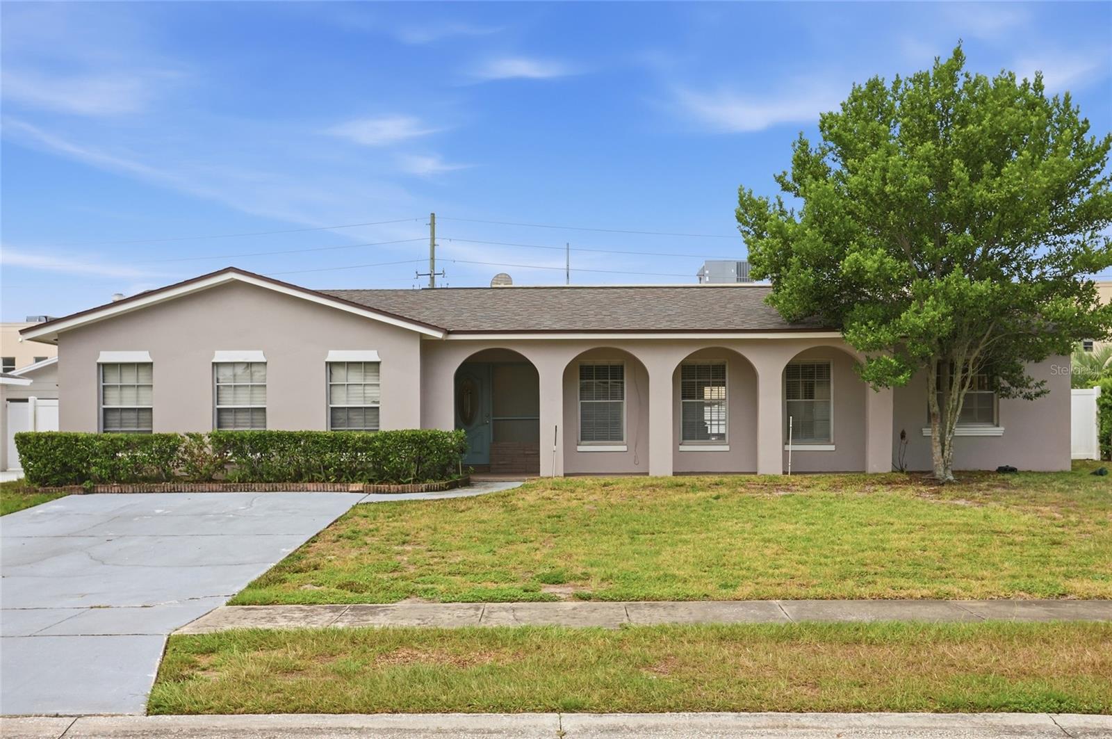 4 CARRIAGE HILL CIRCLE