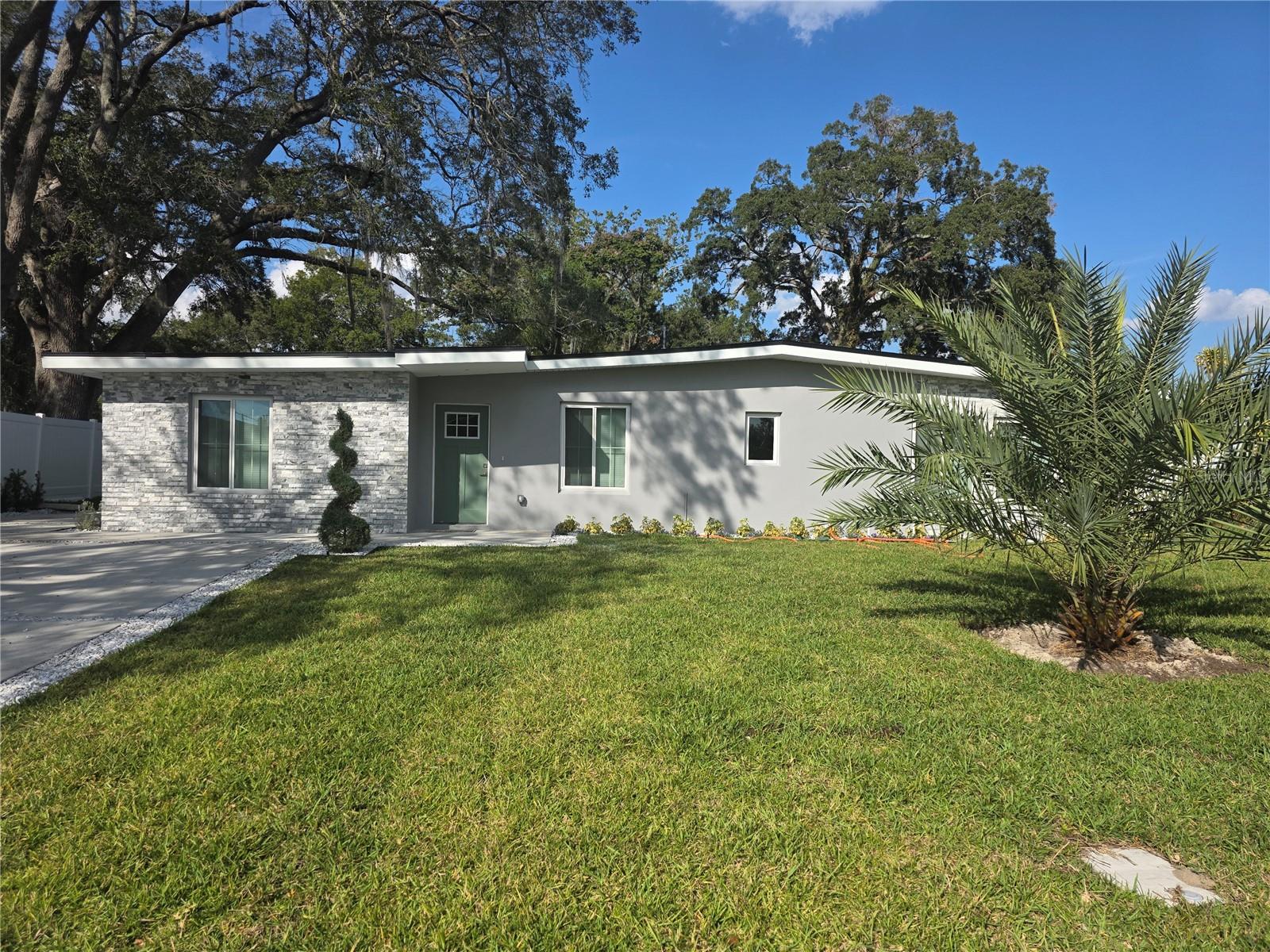 1911 W AMELIA STREET