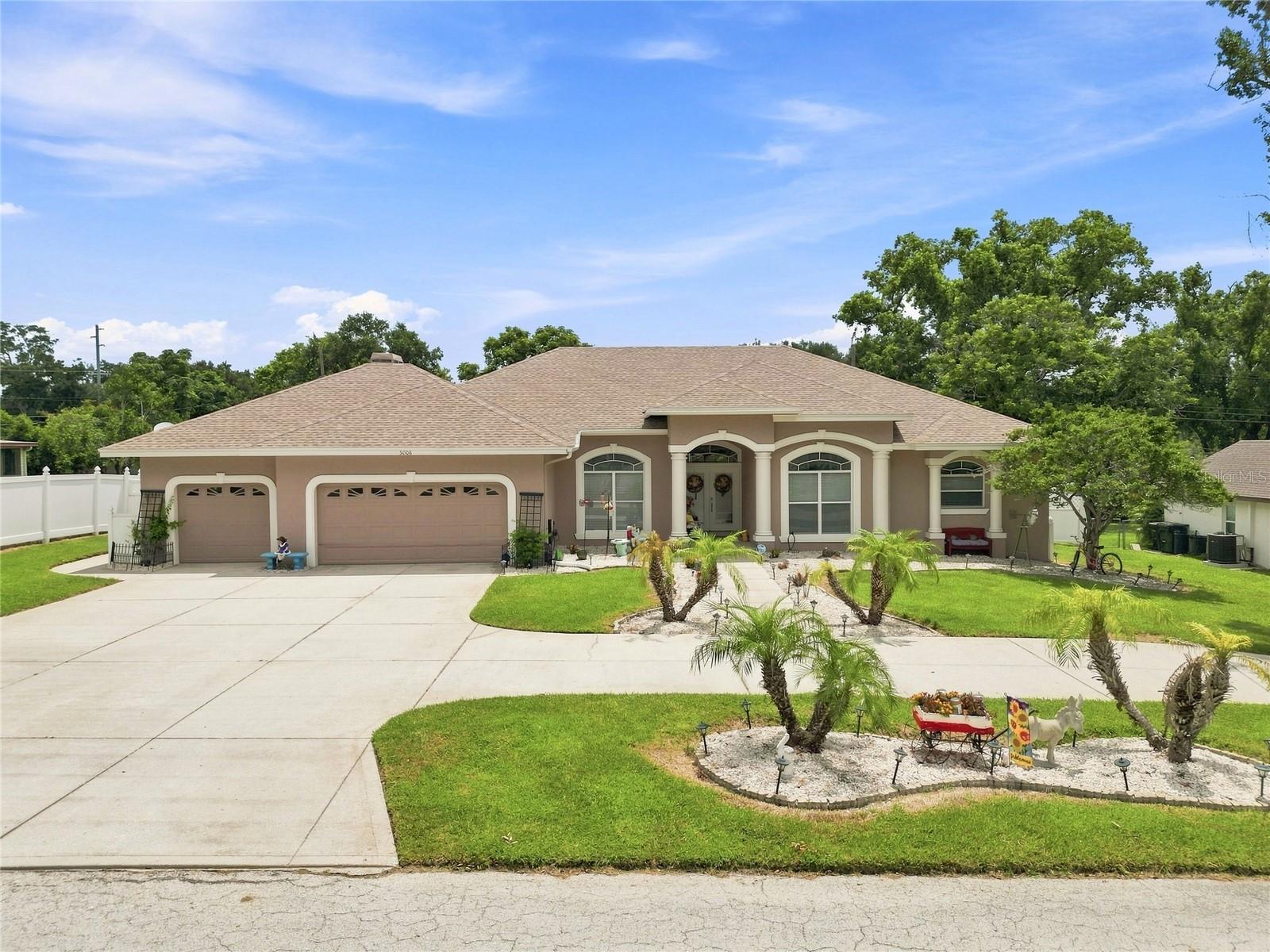 Listing photo 1 for 5008 Lakeview Blvd