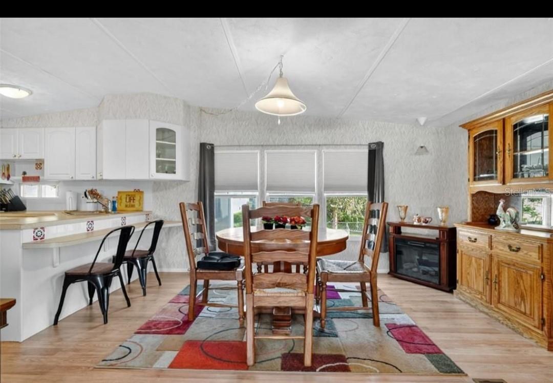 Listing photo 3 for 11905 Linda Ave
