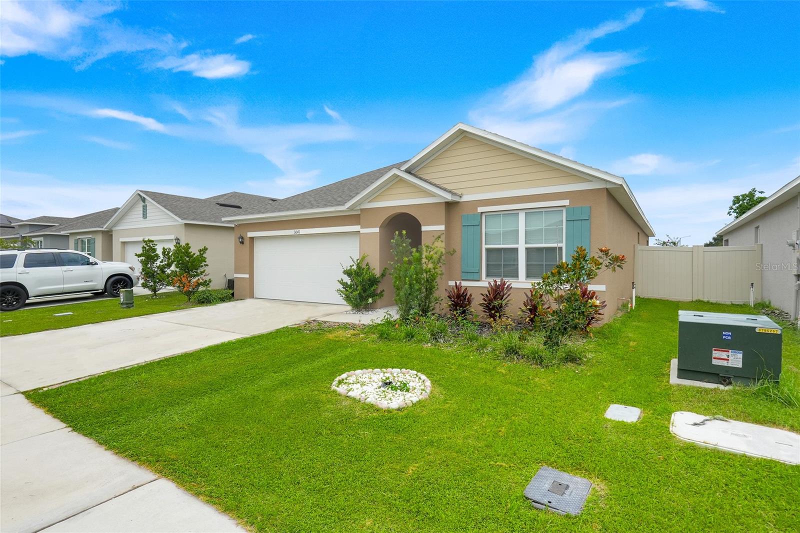 Listing photo 3 for 3041 Tobago Dr